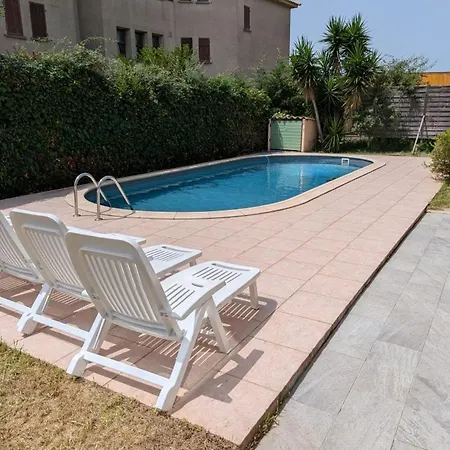 Holiday home Maison De Avec Grande Piscine Pres De La